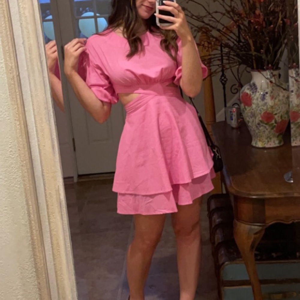 SUPER CUTE Bubblegum pink puffy sleeve short dress - Picture 2 of 3